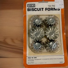 Vintage Cooks Tools Biscuit Forms 18 Piece 1980 Original Packaging Dessert Molds picture