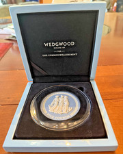 2018 Wedgwood Blue Jasperware 5 Pound Coin The Three Graces Ltd Ed 449 COA Box picture