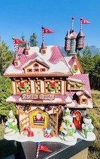 Dept 56 North Pole Santa's Gate Castle Lighted Building w/ Box 2005 picture