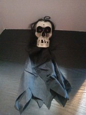Gemmy Halloween Hang Ups Zombie Skull Animated Decoration Lights Sounds 2007 picture