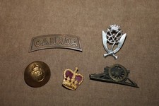 Original WW2 Royal British & Canadian Metal Insignia & Button Lot picture