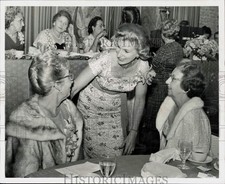 1963 Press Photo Mrs. Louise Reiss greets members of Soroptimist Club at event picture