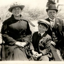 c1910s Family Dune Bowler Hat Snapshot Photo Boys Newsboy Caps Cigar Edwardian picture