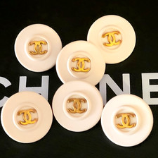 AUTH VINTAGE 6 CHANEL  RESIN ROUND WHITE/GOLD  CC LOGO 18 MM STAMPED picture