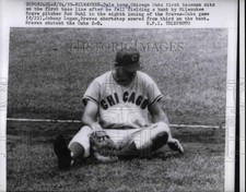 1959 Press Photo Dale Long First Baseman Chicago Cubs Sits On Baseline Braves picture