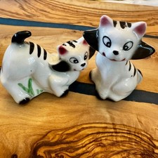 Vintage 1950s Cat Salt and Pepper Shakers – Hand Painted Ceramic Japan Kitsch MC picture