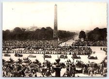 VINTAGE REAL PHOTO POSTCARD WW2 FRENCH MILITARY PARADE CAR PEOPLE MONUMENT PARIS picture