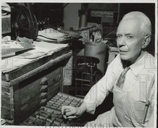 1958 Press Photo Robert I. Anthony, owner of oldest bindery in Seattle picture