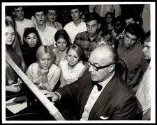 John Houseman Juilliard School Candid 8x10 Original 1969 Press Photo *MH3985 picture