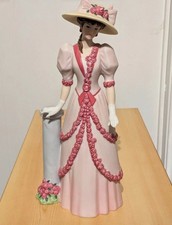 Avon President's Club 2015 Mrs. Albee Award Figurine NEW IN BOX NIB Pink Dress picture
