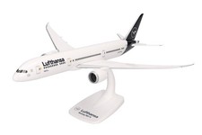Herpa 613453-001 Lufthansa Boeing 787-9 Dreamliner D-ABPF Desk 1/200 Jet Model picture