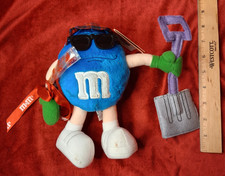 M&M's Blue Character Winter Plush Snow Shovel Sunglasses Plaid Hat NWT Galerie picture