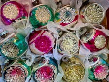 Lot 120 - Mid-century Shiny Brite single and double indent ornaments picture