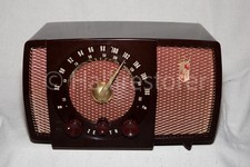 Vintage ZENITH  Model H723 AM- FM radio Completely Restored - Bakelite. picture