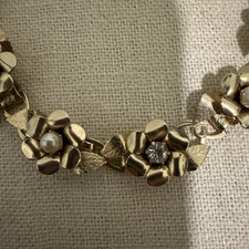 Vintage Mid Century Goldtone Necklace In floral Theme picture