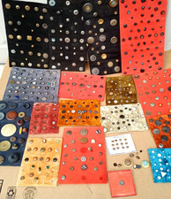 Lot of approx 500 antique buttons on original velvet cards various picture