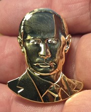 GOLD TONE COMMUNIST RUSSIAN PRESIDENT VLADIMIR PUTIN BUST LAPEL PIN/BADGE picture