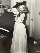 FA Photograph Pretty Woman Playing Violin Grand Piano 1940-50's Lovely  picture