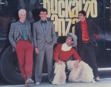 Adventures of Buckaroo Banzai 1984 Weller and cast pose for cameras 8x10 photo picture
