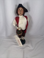 Byers Choice 2000 Colonial Williamsburg Exclusive Man w/ Basket of Holly Berry picture