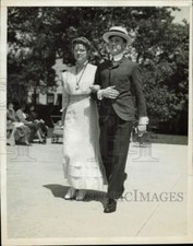 1937 Press Photo New Yorkers model fashions of the past at Pratt Institute event picture
