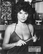 ACTRESS ADRIENNE BARBEAU PIN UP - 8X10 PUBLICITY PHOTO (SP-061) picture