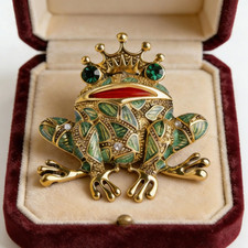 Vintage Black Frog Brooch with Green Eyes Add a quirky and distinctive touch picture