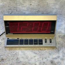 Sunbeam Electric Digital LED Dual Alarm Clock with Snooze #887-36 Model WE38 picture