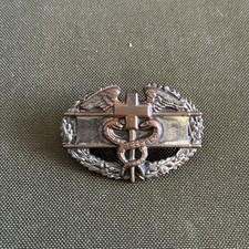 Vintage WWII US Army Combat Medic Badge Pinback / Hollow Back. Unmarked. CMB picture