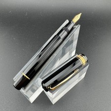 OMAS 1930 Lady Size Black Resin Faceted Fountain Pen 18K Gold Fine Nib picture