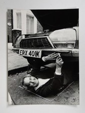 Keith Castle Heart Transplant Patient Car Repair ERX 401K London 1981 VTG Photo picture