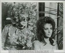 1971 Press Photo Elizabeth Taylor and Margaret Leighton star in Zee and Company. picture