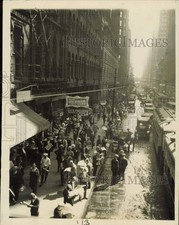 1925 Press Photo Workers View 