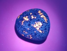 Fluorescent Sodalite (Yooperlite)  A Bright 3.2 oz Lake Superior Yooperlite  picture