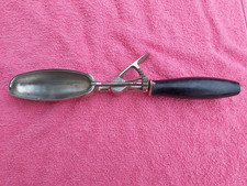 ANTIQUE GILCHRIST 34 OVAL ICE CREAM SCOOP WOOD HANDLE BANANA SPLIT STYLE WORKS picture