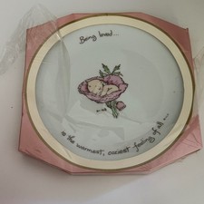 NOS 1973 Rosie O'Neil Kewpie Collector Plate Being Loved Genuine Porcelain picture