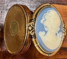 VINTAGE ESTEE LAUDER COLLECTIBLE KEEPSAKE SOLID PERFUME COMPACT CAMEO GOLD BOX picture