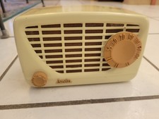  Vintage Arvin 842t  tube radio light yellow ,works w/ light static picture