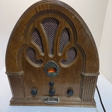 Vintage Benjamin Collectors Edition 1930-1936 AM/FM Radio R-90 Cathedral Style picture