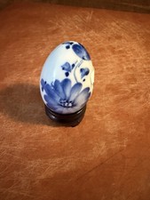 Vintage Chinoiserie Blue and White Porcelain Floral Egg Figurine with Stand 3.5