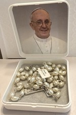 POPE FRANCISCO SANTO ROSARIO.  NEW picture