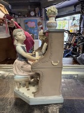 Lladro Practice Makes Perfect Girl at Piano figurine #5462 Music picture
