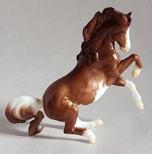 Breyer 2021 Dahlia Chestnut Splash Croi Stablemate Club Gambler's Choice Horse picture