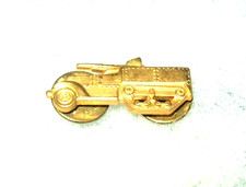 ORIGINAL CLUTCHBACK BRASS WW2 U.S. ANTI-TANK OFFICER COLLAR INSIGNIA BADGE picture