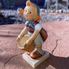 Hummel Goebel Little Helper # 73 Figurine TMK-3 (1957-1960) West Germany Vintage picture