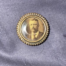 Theodore Roosevelt Portrait Political Campaign Stud Circular Crack In It ￼ picture