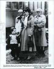 Press Photo The cast in a scene from 