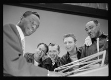 Photo:Chicago Hospital 1954 Nat King Cole Performing for Patients picture