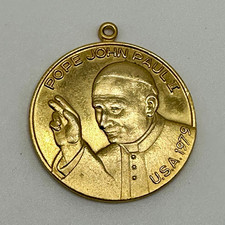 Vintage Pope John Paul II USA 1979 Gold Tone Round Medal Pendant Charm w/ Loop picture