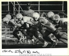 1990 Press Photo Mandeville High assistant football coach Jay Gaines and players picture